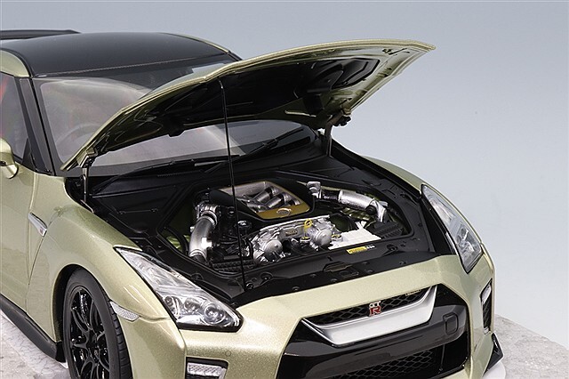 MOTORHELIX 1/18 日産 GT-R (R35) トラックエディション Engineered By