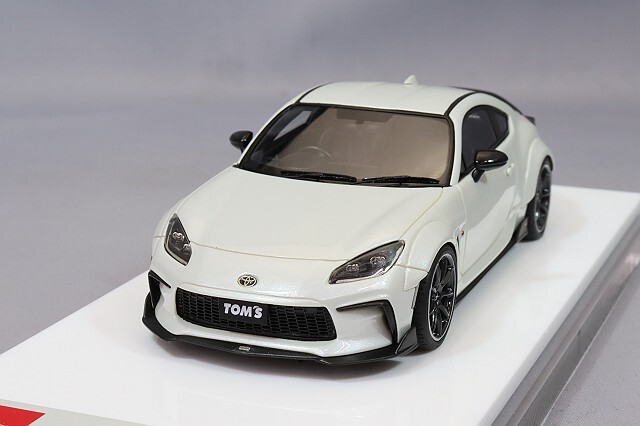 アイドロン 1/43 トムス GR86 ワイドボディ 2022 クリスタルホワイトパール