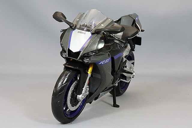 ミニチャンプス 1/12 ヤマハ VMAX 1993 シルバーメタリック