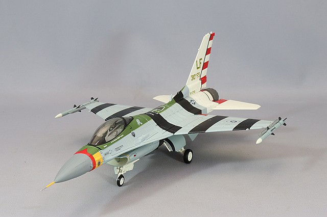 ホビーマスター 1/72 F-16D ファイティング ファルコン アメリカ空軍