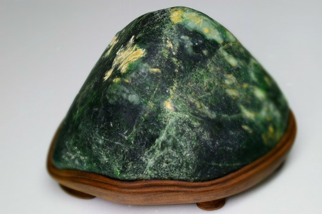 糸魚川 翡翠原石 緑 アイス 糸魚川産 翡翠原石 糸魚川 翡翠原石 薄緑