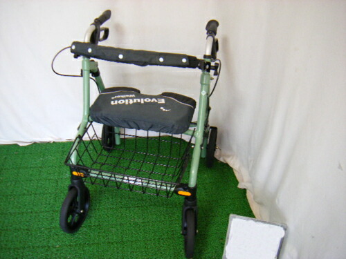 歩行器・杖「エボリューションウォーカーSX」（竹虎ヒューマンケア／四