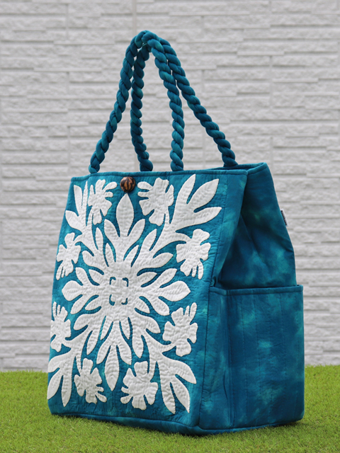 新型特大ハワイアンキルトバッグ ハイビスカス ホワイト オン ダーク
