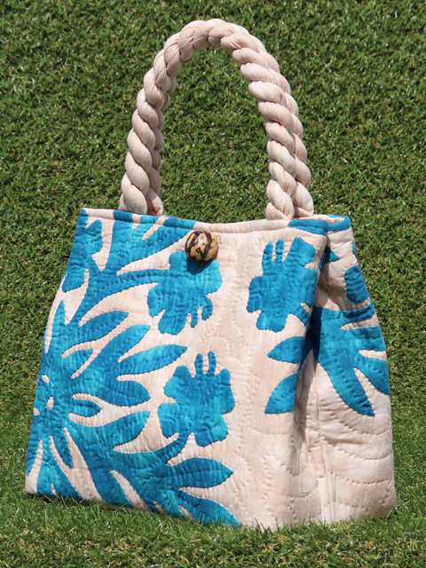 156. ハワインキルトセカンドバッグ スランティングハイビスカス