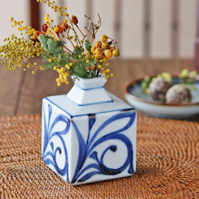 砥部焼の和食器 梅山窯の花器 【砥部工房 からくさ】