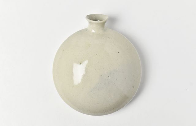 日高伸治 32 白磁俵形花入 小 ｜ 暮らしのうつわ花田 和食器 通販