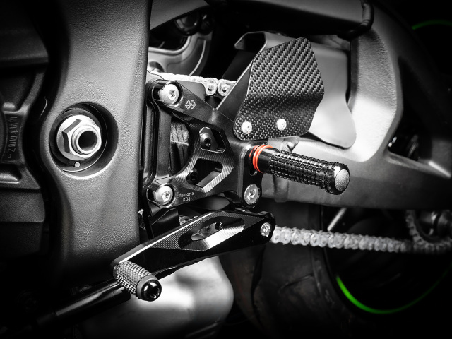 ギルズツーリング アジャスタブルバックステップ FXR Kawasaki ZX-10R/R