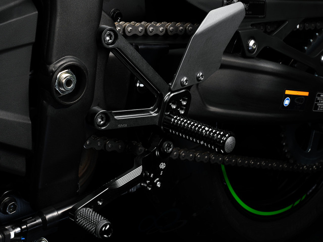 ギルズツーリング アジャスタブルバックステップ FXR Kawasaki ZX-4R