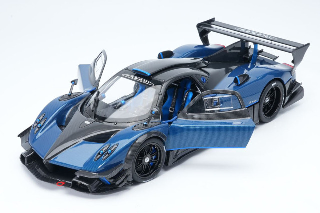 予約商品 ** BBR - Almost Real 1/18 Pagani Zonda Revolucion