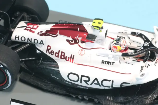 直筆サイン入り F1 角田裕毅 選手 2025 日本GP 1/43スケールモデル 1