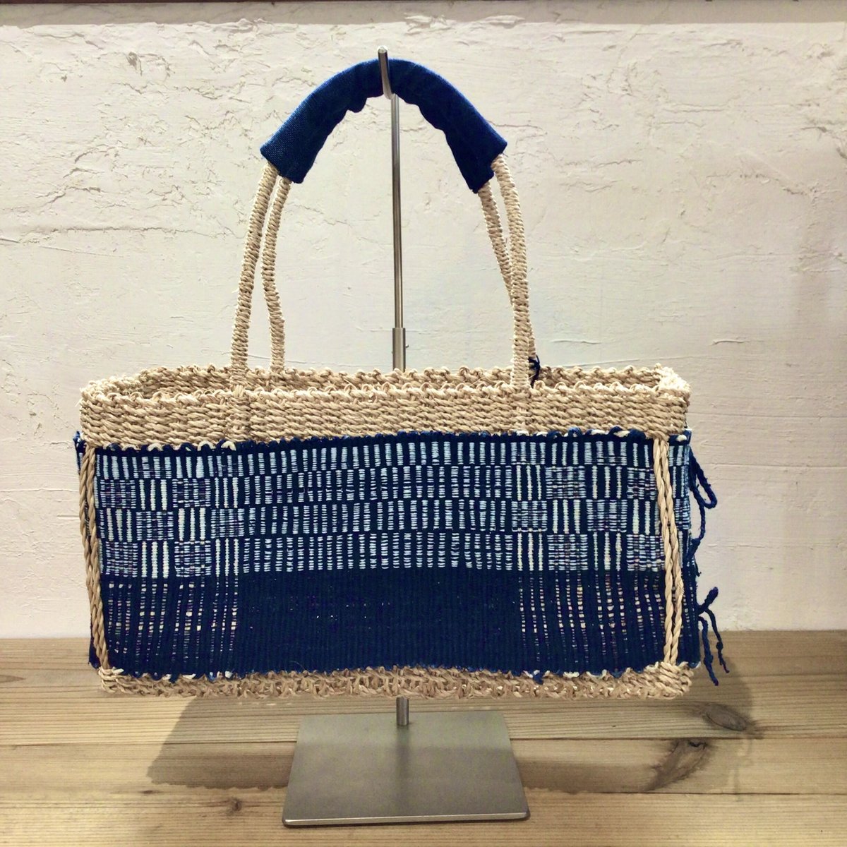 沖縄の琉球藍染織物】 花藍舎 月桃のカゴ手さげバッグ 大 | 沖縄の