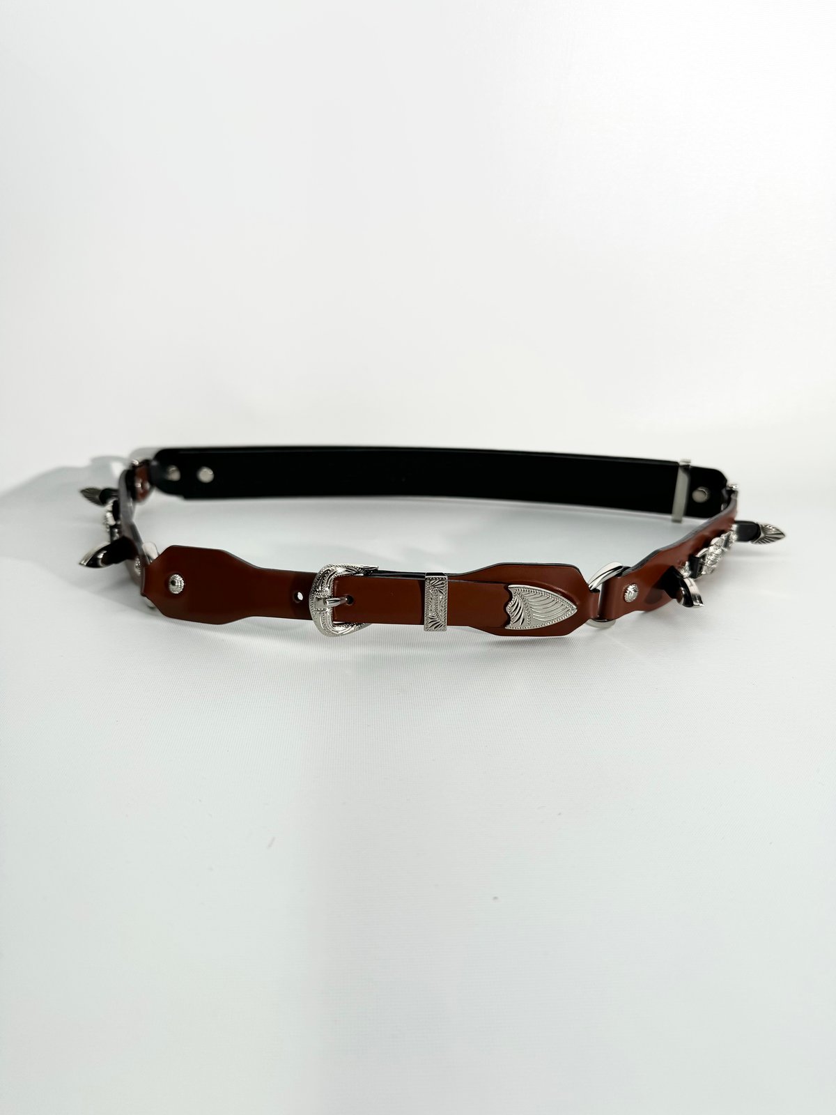 TOGA TOO / METAL LEATHER NARROW BELT | glitter