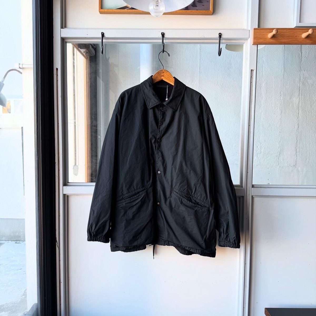 COMOLI コットンナイロン コーチジャケット | Less Higashikawa