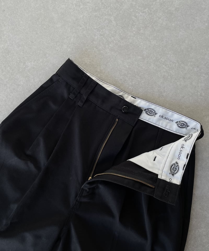 ok.soon×dickies 2tuck tapered chino pants (blac