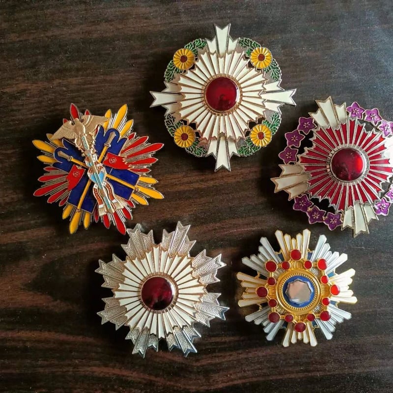 日本勲章 菊花章 桐花章 旭日章 瑞宝章 金鵄章 副章 5点セット 金属製