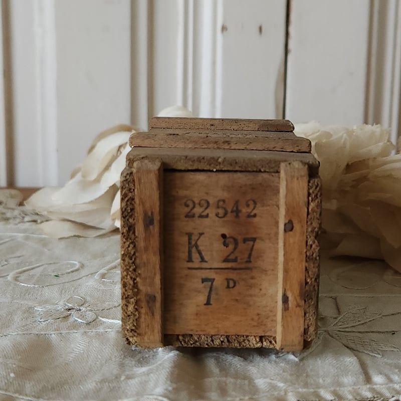 CHOCOLAT MENIER/ショコラムニエの木箱 | リボンときどきネコ