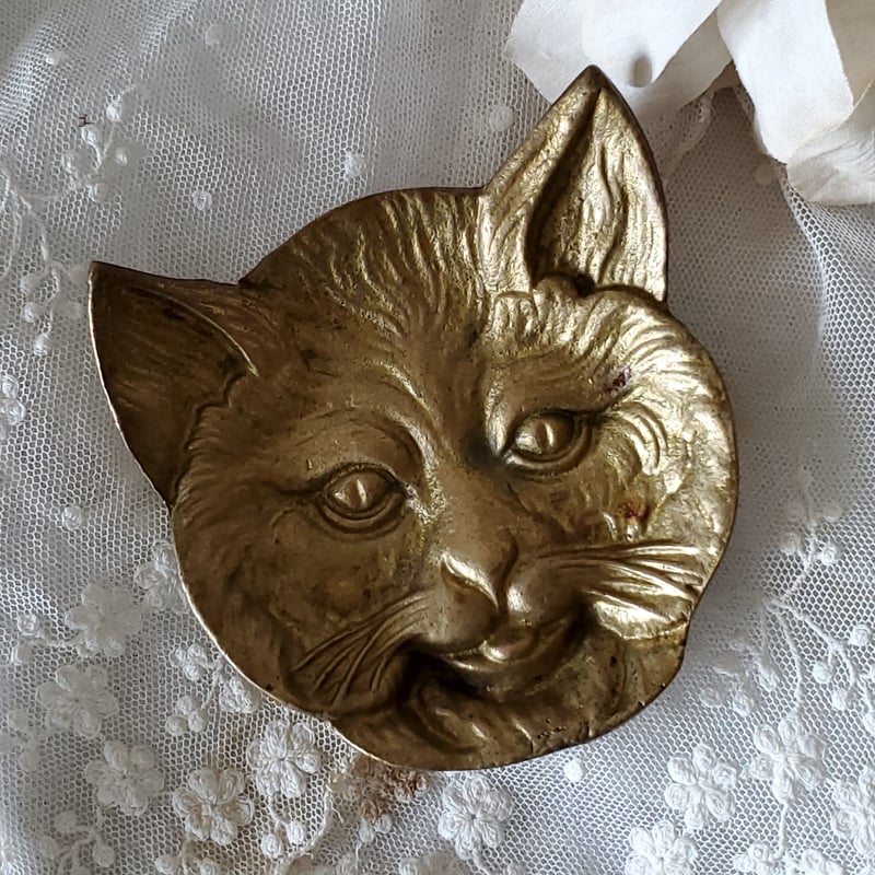 猫の顔のトレイ | リボンときどきネコ