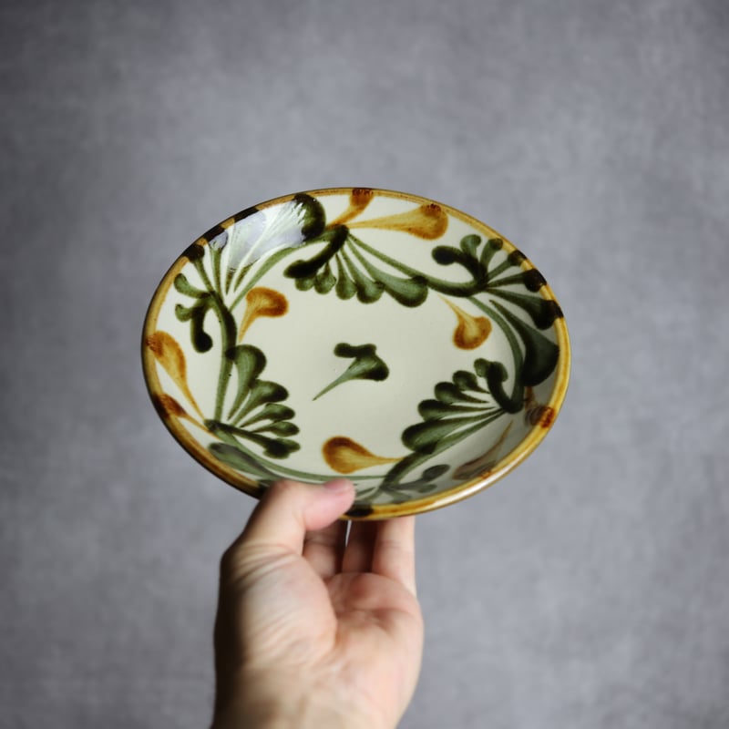 6寸皿 黒呉須 唐草 やちむん 陶器 陶眞窯:7001411 | MADE IN OKINAW