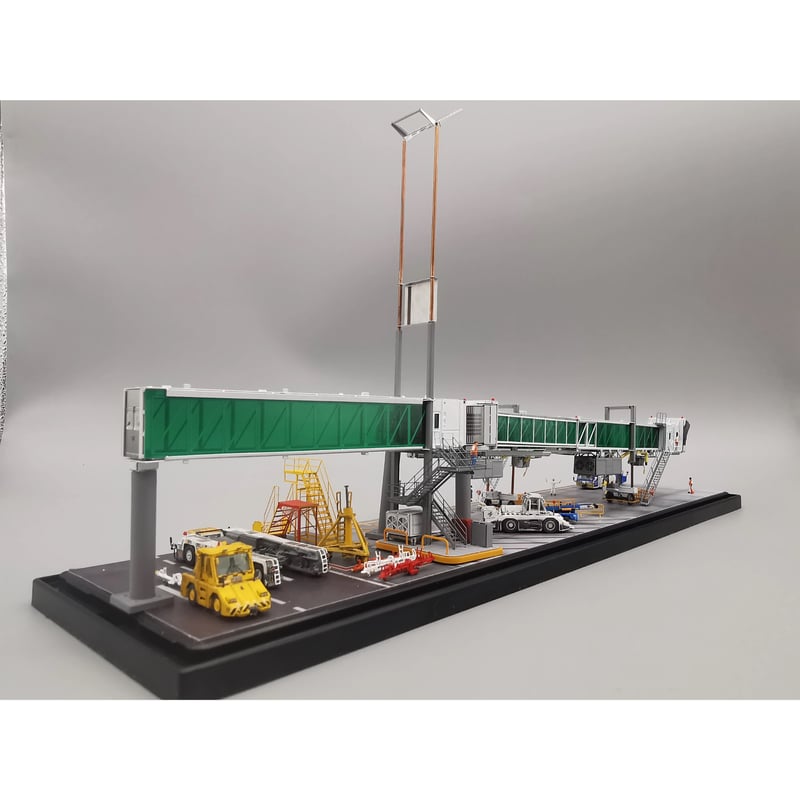 1/200用空港エプロン PBB地上支援車付き 1/200用空港エプロン PBB