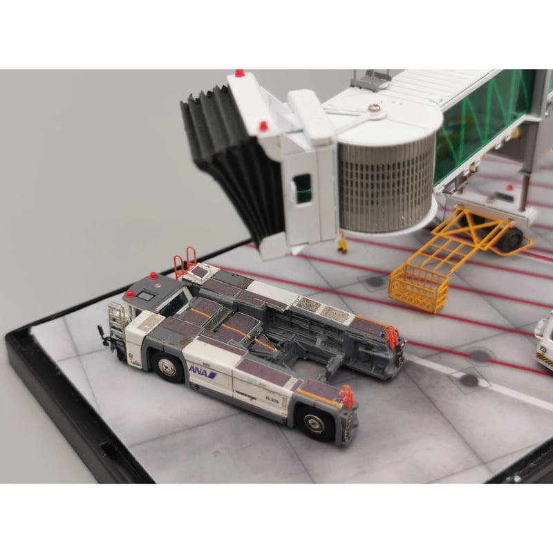 1/200用空港エプロン PBB地上支援車付き 1/200用空港エプロン PBB