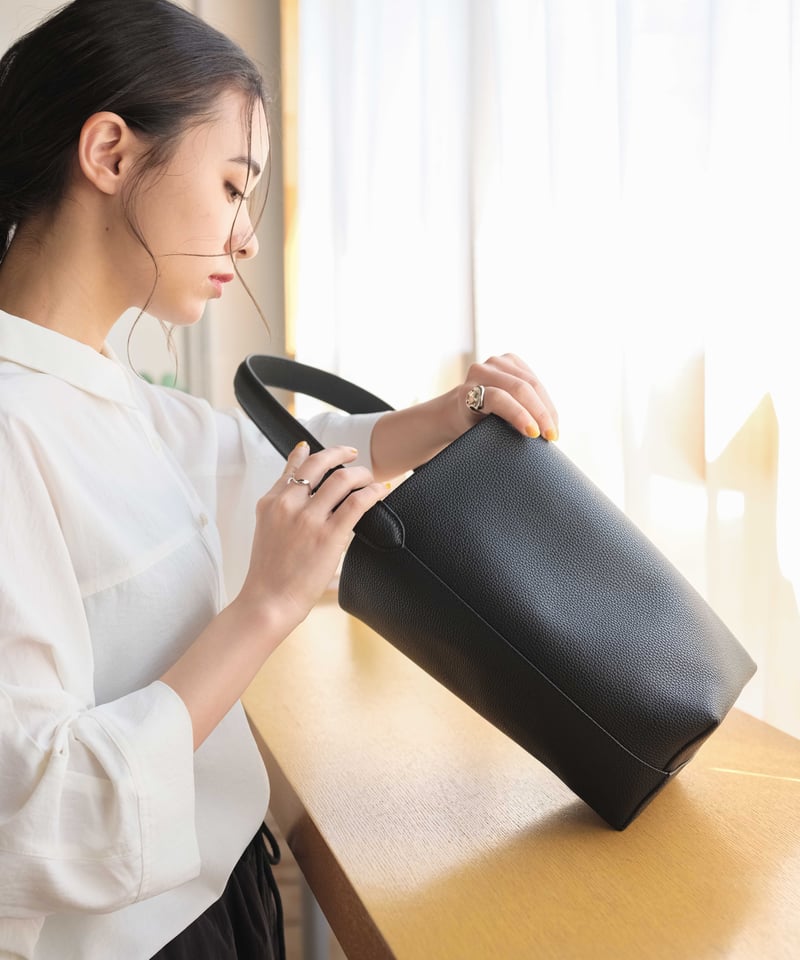ONE HANDLE SHOULDER BAG middle / 3color | JISTORY