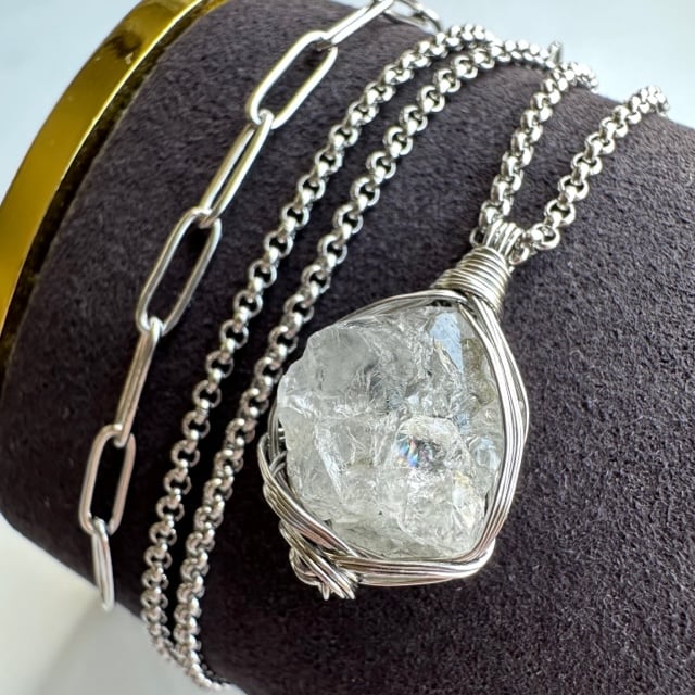 ロシア・ウラル・マリシェボ鉱山産 フェナカイト原石ネックレス | F