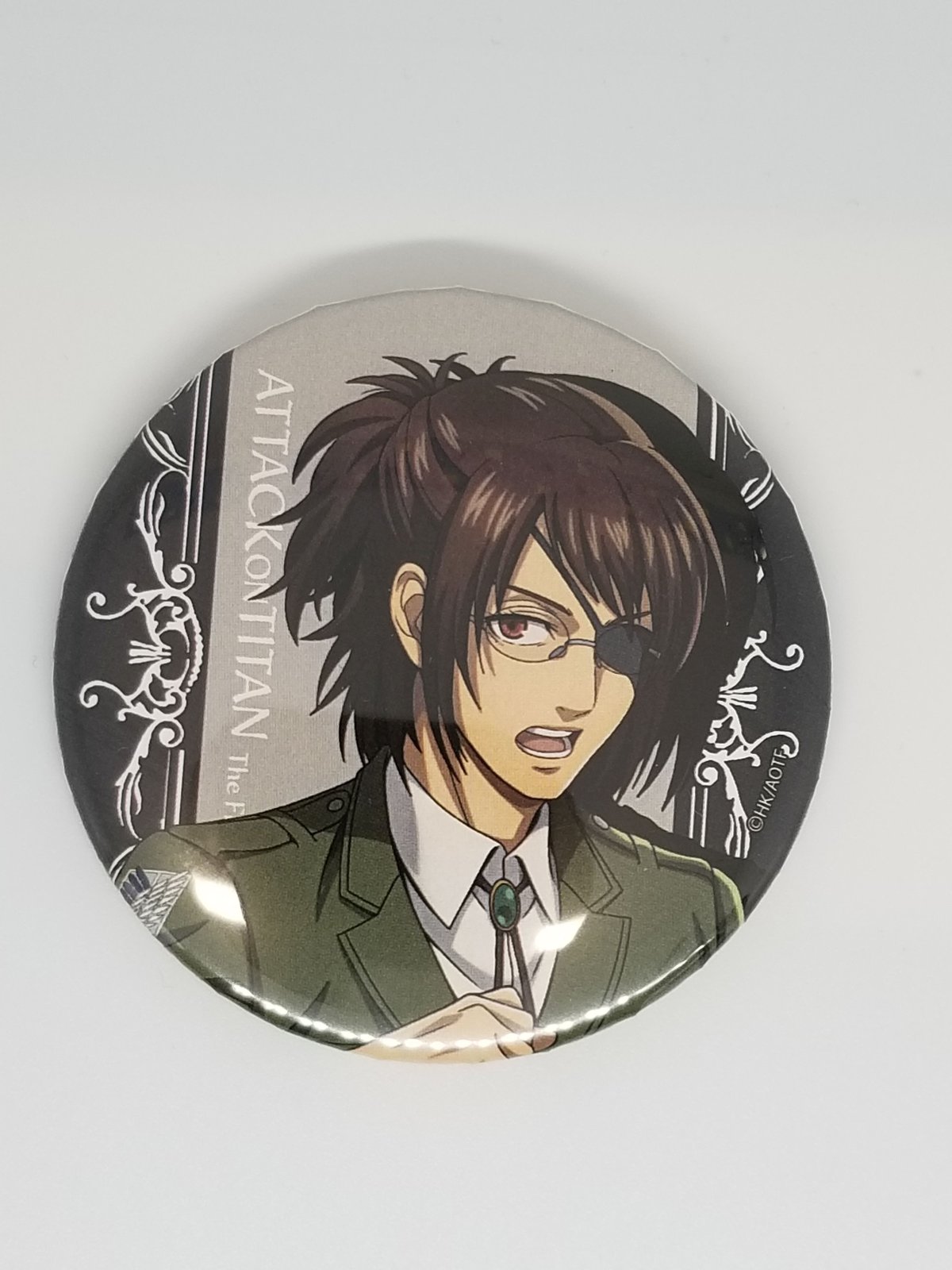 進撃の巨人ハンジ・ゾエ缶バッジ | K-BOOKS 池袋 2次元グッズ通販