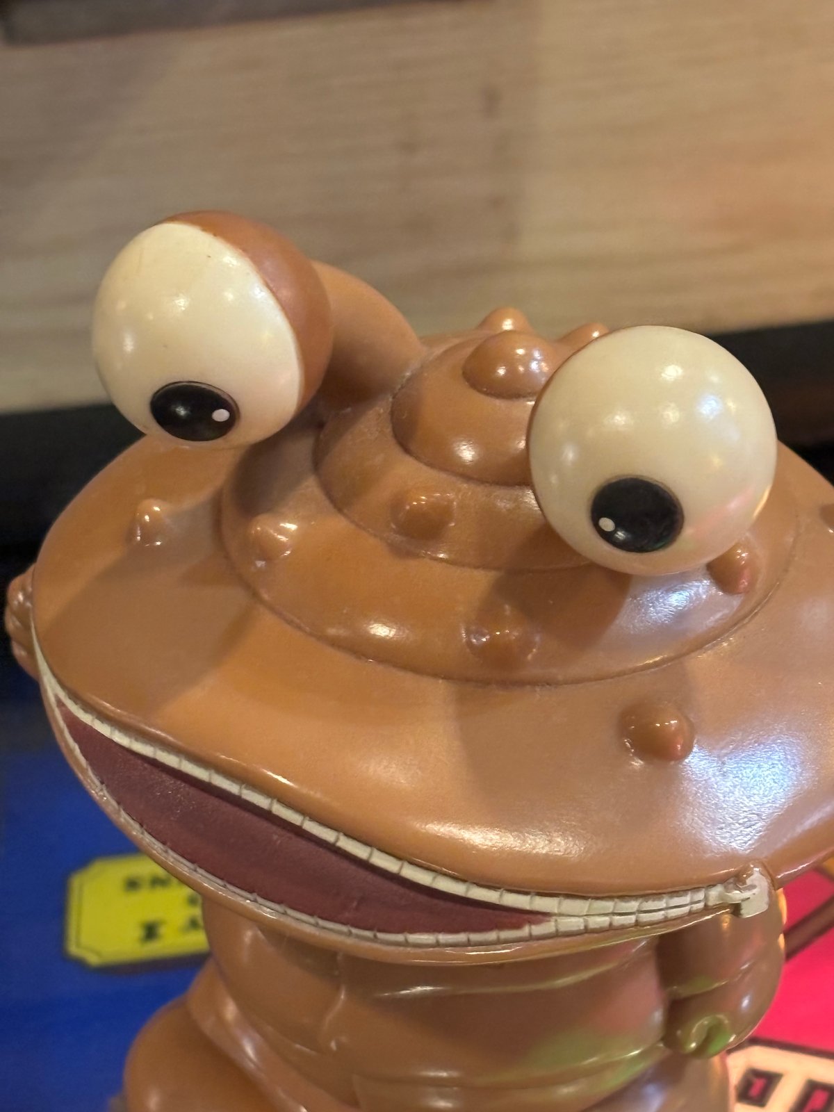 大和銀行非売品 カネゴン貯金箱 | アンティーク家具と喫茶キャバレーの