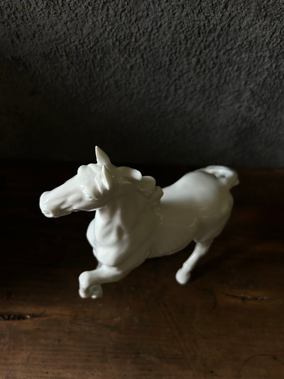 11月27日迄の掲載： ☆ 鍋島大吾作 白磁 駿馬 陶器彫刻 11月27日迄の