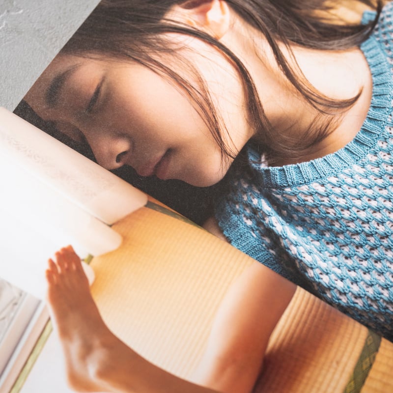 今森茉耶 写真集「東京路地裏散歩 meets seju」 | ギローチェ