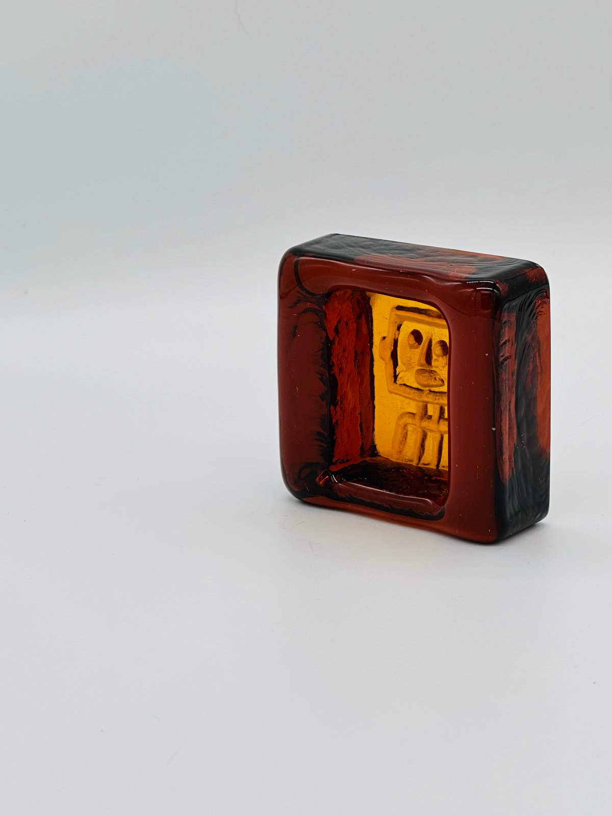 Erik Hoglund/エリック・ホグラン》アッシュトレイ/ロボット/アンバー