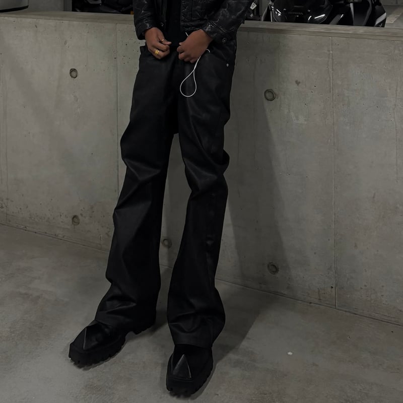 GOAR】STRAPPED OIL FLARE PANTS | AURUM