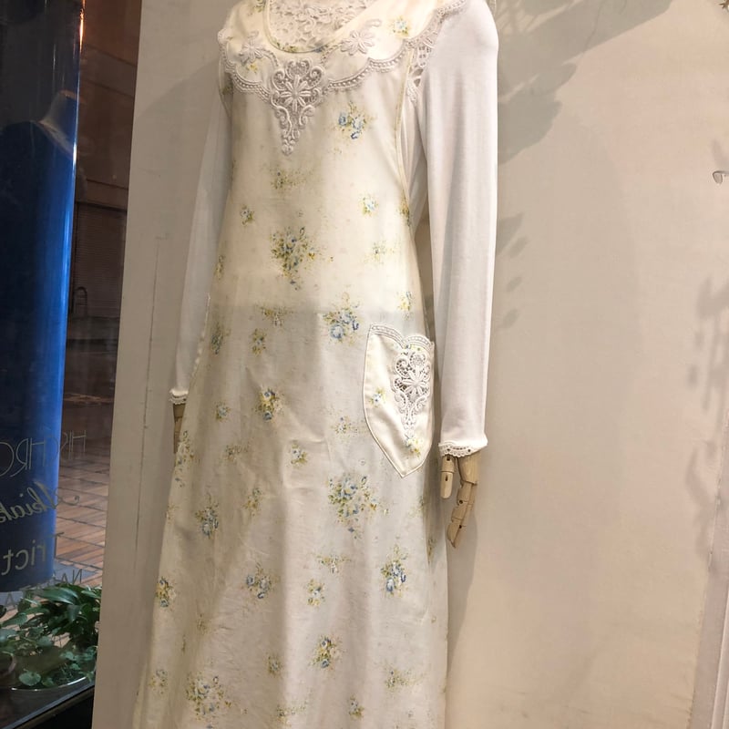 アキアカネ エプロン | さえら POTECHINO マリーアン金沢