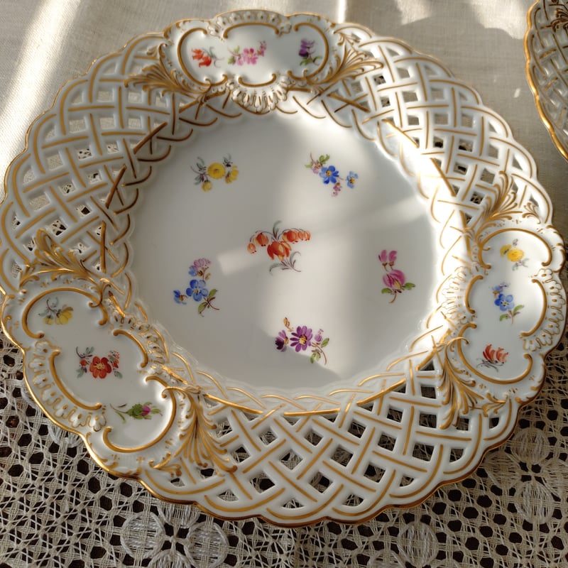 2枚セット1924年以前Meissen色小花のレース金彩プレート直径約21㎝D