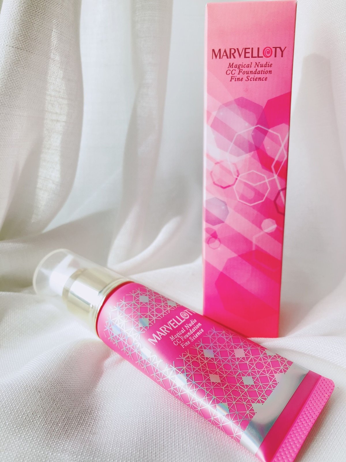 マーヴェラティ マジカルヌーディ CCファンデ シャイニーリッチ