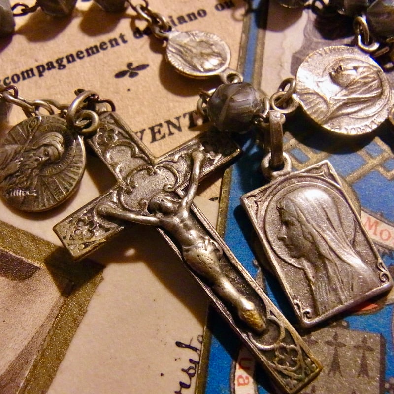 フランス アンティーク 白×グレー ガラス ロザリオ ルルドの泉 聖母