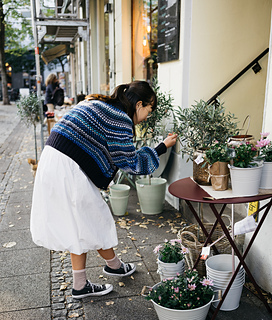 Ravelry: Popcorn Cardi pattern by Midori Hirose