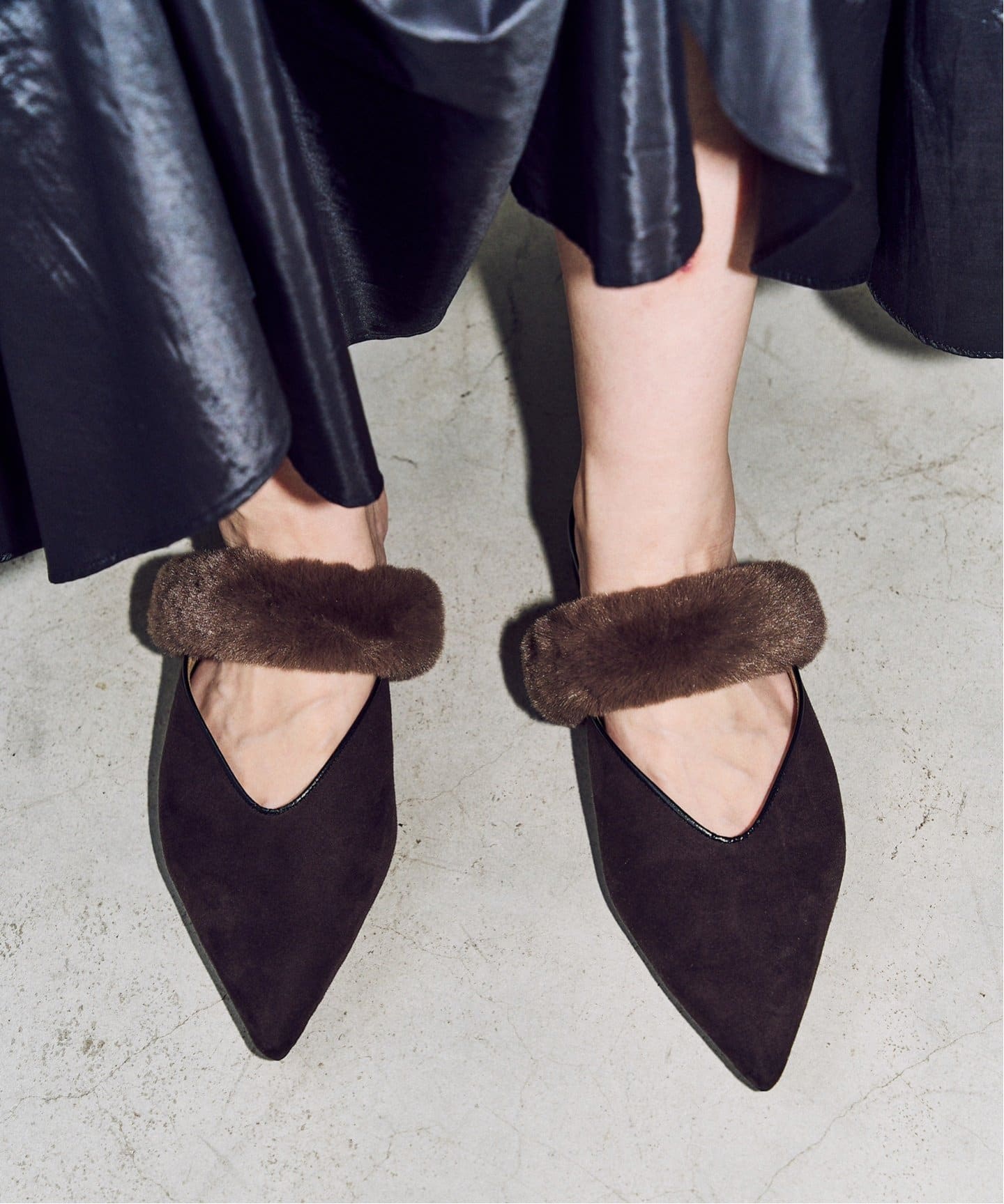 GRISEポインテッドファーストラップミュール（フラットシューズ）｜LE