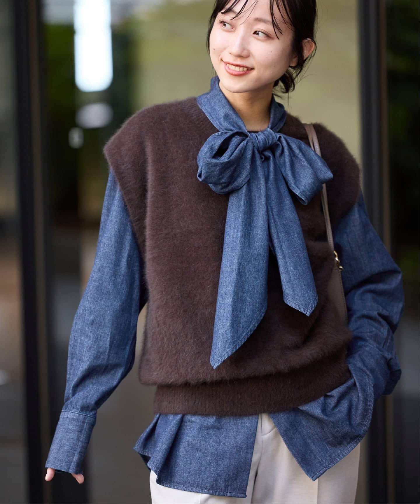 フェザーデニムビッグボウタイシャツ（シャツ／ブラウス）｜SLOBE IENA