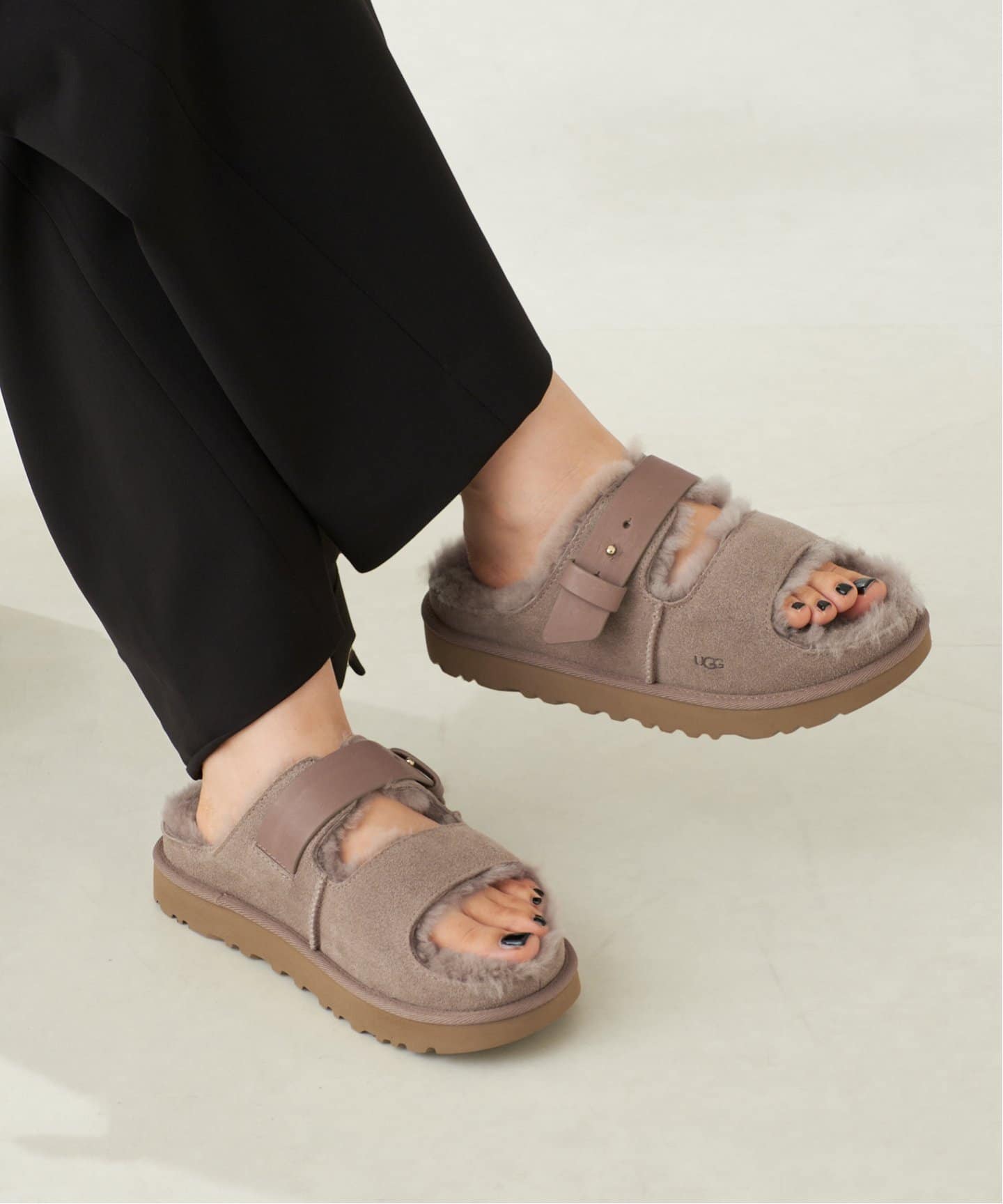 UGG / アグ W GREENPORT STRAP SLIDE サンダル（サンダル）｜Plage