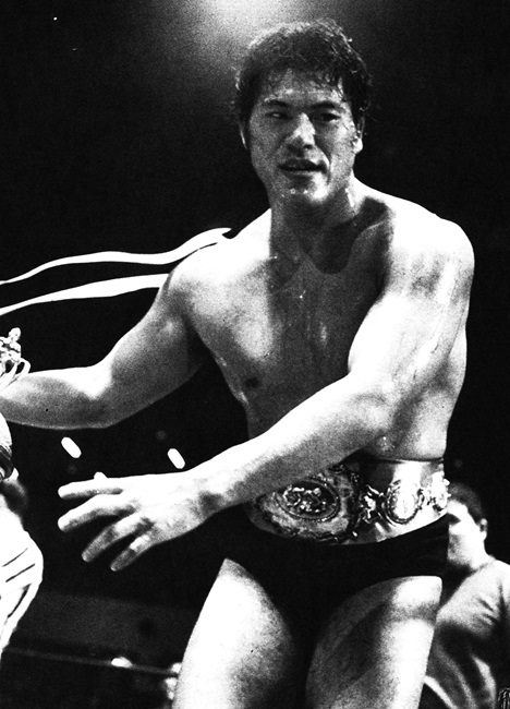 アントニオ猪木が新日本プロレスで初めて巻いたベルトとは？【週刊