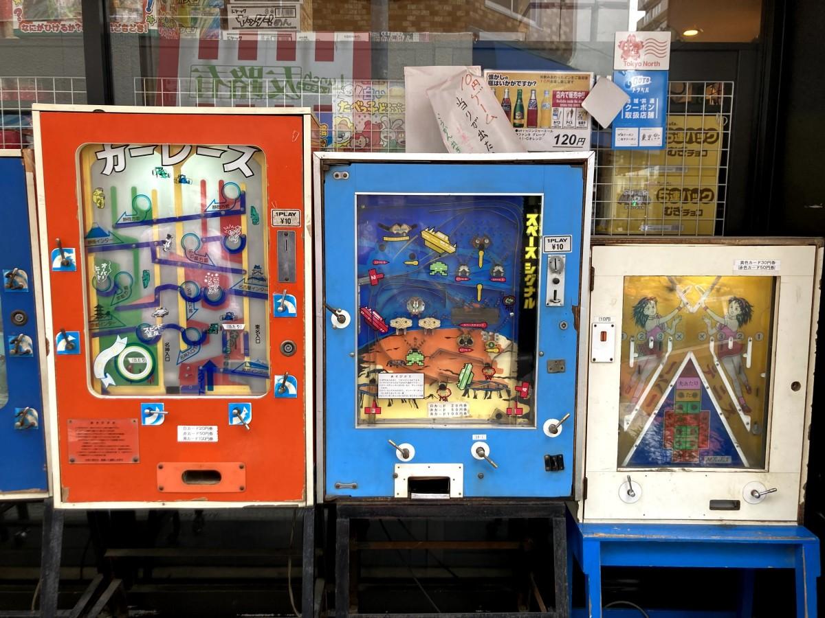 赤羽の駄菓子店「種屋」にレトロゲーム機の「新台」入荷 - 赤羽経済新聞