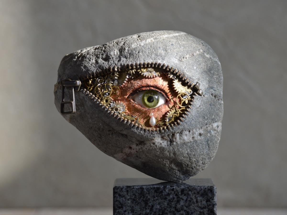 中野ブロードウェイでストーンアーティスト伊藤博敏さん個展「堅物の