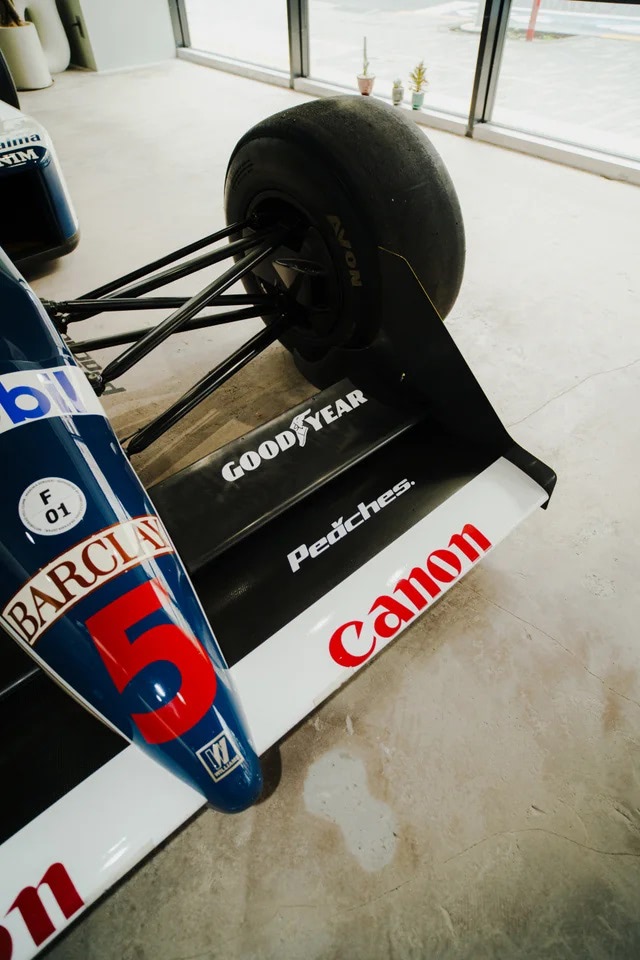 渋谷にF1マシン「ウィリアムズ・レーシングFW12」が登場｜クルマ文化を