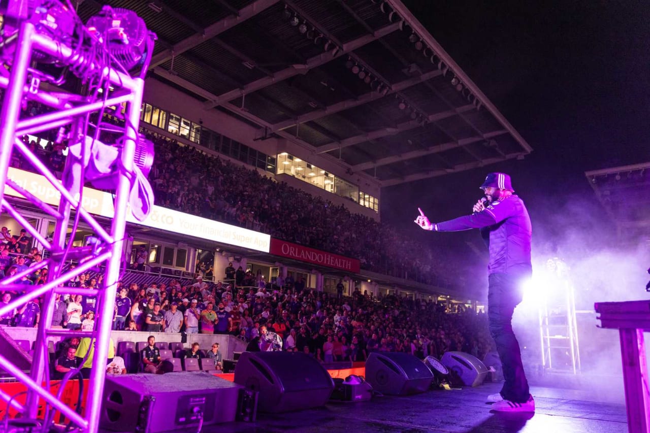 📸 Gallery: “I Love the 90s” Post-Match Concert presented by