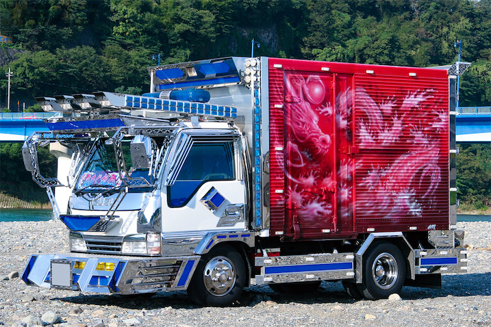 雅丸 真っ赤なペイントと前衛パーツで強烈なインパクトを獲得した