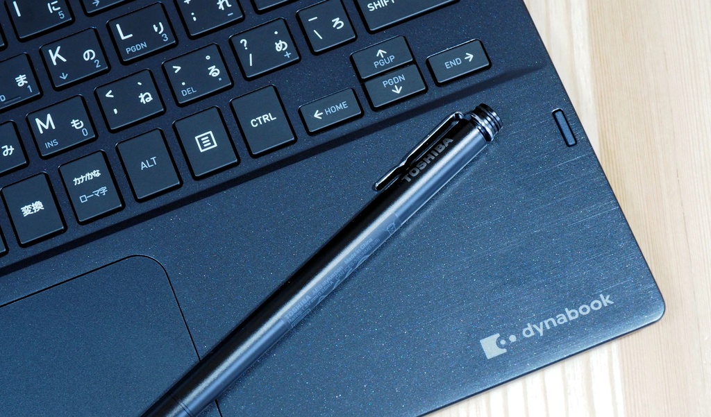 PC-Webzine - 電源砂漠でも17時間戦える2 in 1 モバイルノートPC