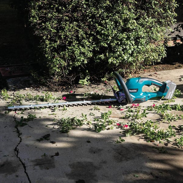 Makita 18V LXT Lithium-Ion Cordless 24 in. Hedge Trimmer (Tool