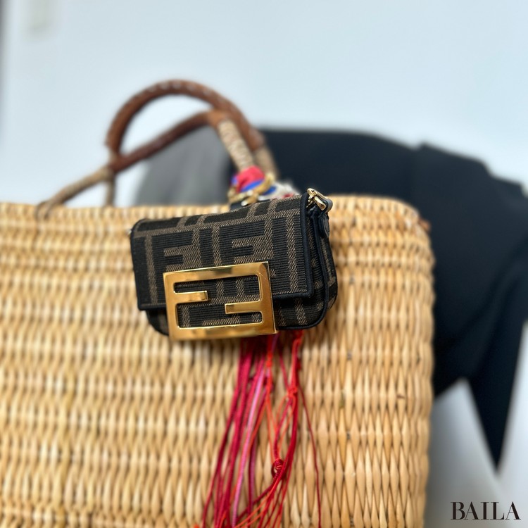 フェンディ」のバゲットでバッグチャームの流行に乗りたい【エディター