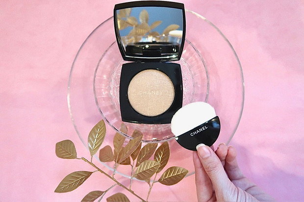 私のオススメコスメ「ハイライト」】CHANEL プードゥル ルミエール 10